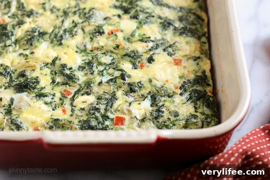 Eggs, spinach, artichokes and Feta cheese – a healthy breakfast casserole bake, perfect to feed a crowd. If you have family staying over for the holidays, this couldn't be easier.