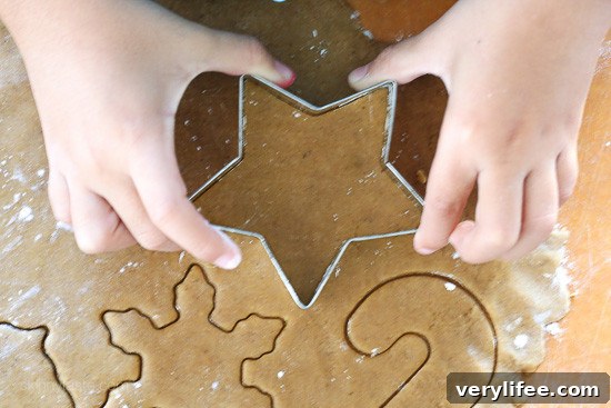 Handcrafted Gingerbread Ornaments for Your Christmas Tree 2 img 21279 3