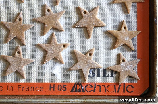Handcrafted Gingerbread Ornaments for Your Christmas Tree 7 img 21279 9