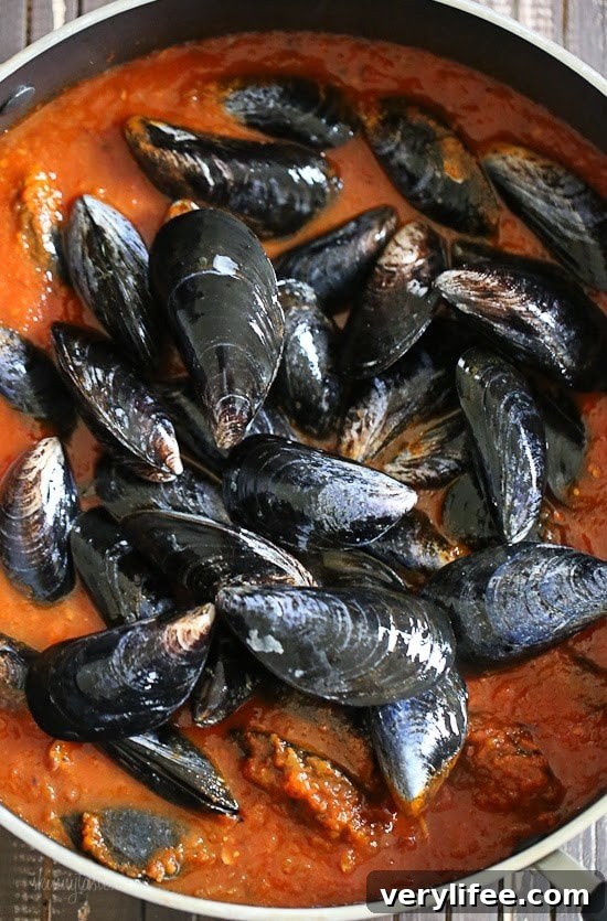 Mussels in a spicy red marinara sauce – simple and elegant, best served with lots of whole wheat crusty bread for dipping into the delicious sauce.