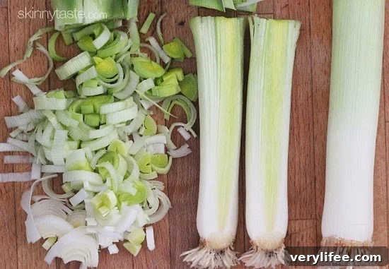 Creamy Cauliflower and Leek Soup Recipe 5 Creamy cauliflower leek soup served in a bowl