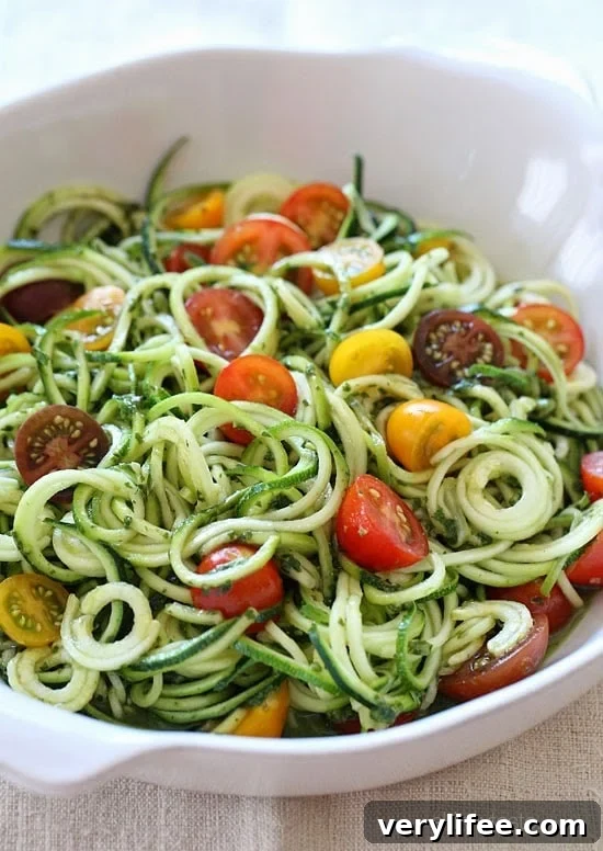 Raw Spiralized Zucchini Noodles with Tomatoes and Pesto Raw Spiralized Zucchini Noodles with Tomatoes and Pesto