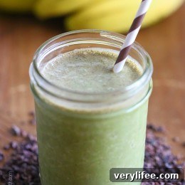 This protein-packed Superfood PB Banana and Cacao Green Smoothie is packed with loads of nutrients and vitamins like antioxidants, fiber and magnesium.