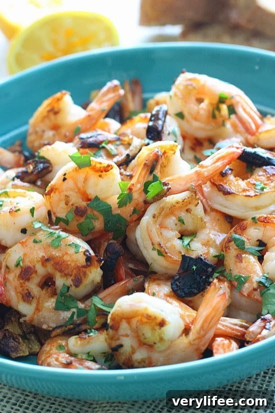 Sauteed shrimp with garlic, dried chilies and lemon juice – it's spicy, garlicky, acidic and sooooo good! You can serve this as an appetizer or for dinner