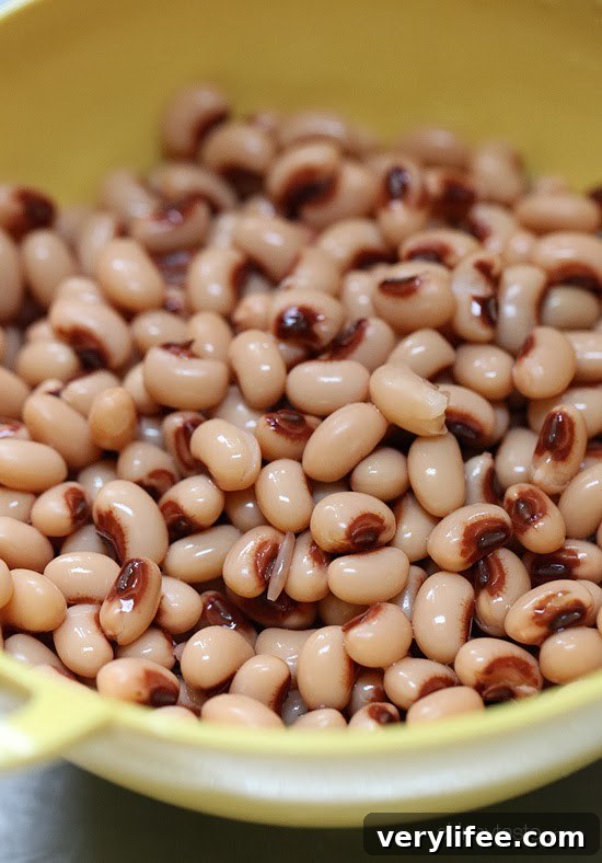 A bowl of black-eyed peas