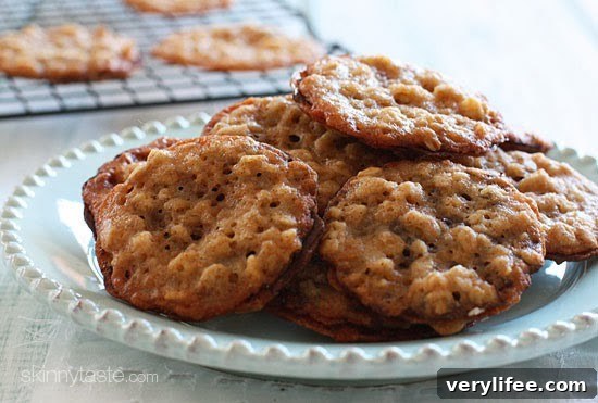 These delicious dark chocolate oatmeal lace cookies are light, crisp and chewy, sandwiched together with melted dark chocolate.