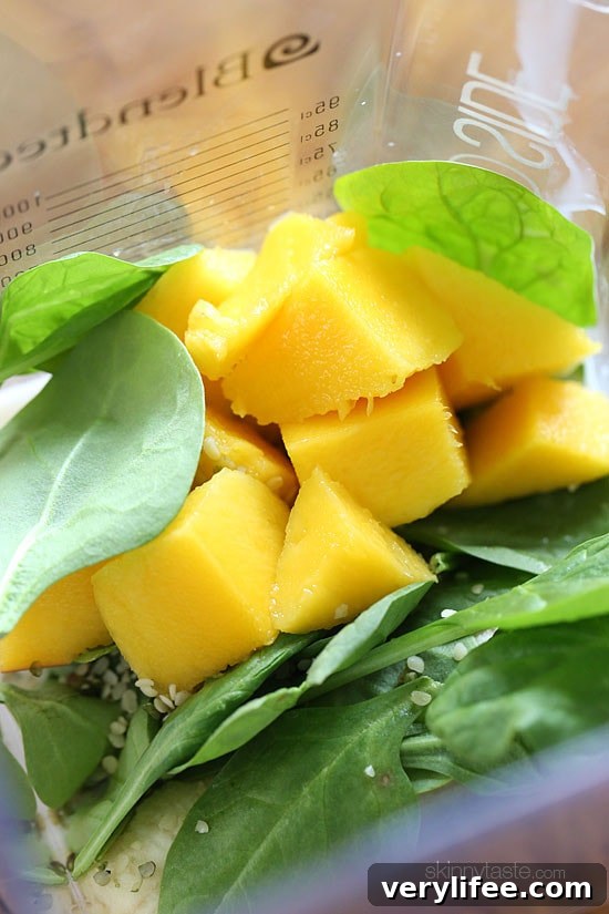 Mango Banana Green Smoothie with Hemp Seeds 4 Start the morning RIGHT with this super delicious, creamy green smoothie made with frozen banana, baby spinach, fresh mango, hemp seeds and almond milk.