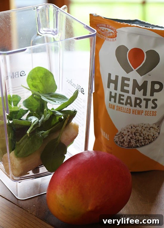 Mango Banana Green Smoothie with Hemp Seeds 5 Start the morning RIGHT with this super delicious, creamy green smoothie made with frozen banana, baby spinach, fresh mango, hemp seeds and almond milk.