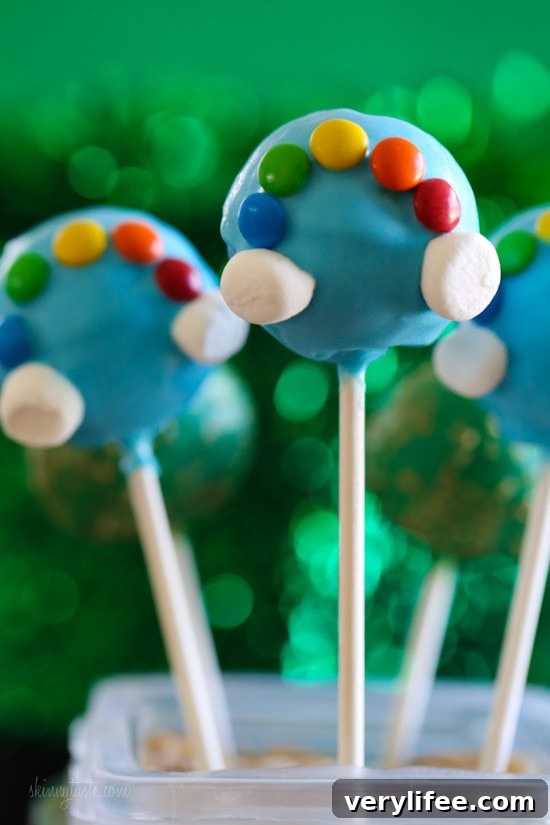 St. Patrick's Day Cake Pops: Shamrock and Rainbow Treats 2 St Patricks Day Cake Pops! Everyone knows there's gold at the end of a rainbow, so why not celebrate St Patrick's Day with these easy cake pops.