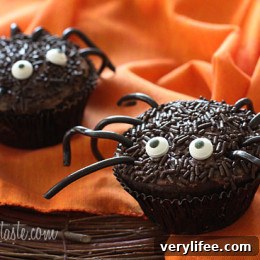 Spooky Spider Halloween Cupcakes