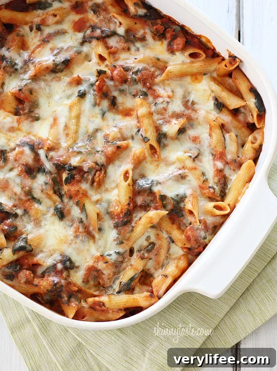 Oven-Baked Pasta with Italian Sausage and Spinach 2 Cheesy baked pasta made with Italian chicken sausage, mozzarella, ricotta, Pecorino Romano and spinach (but don't worry, no one will care about the green stuff). Perfect to feed a hungry family!