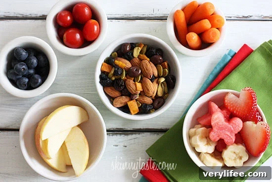 Kid-Friendly Trail Mix Recipe and Fun School Lunch Ideas 6 Packed lunch with snacks