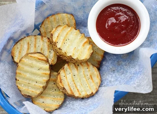 Crispy Grilled Potatoes with Garlic and Herbs 3 Grilled potato slices on the grill