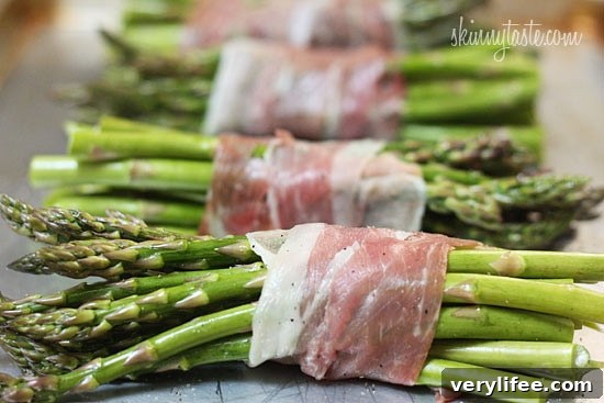 Roasted bundles of asparagus with crisped prosciutto