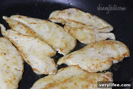Skillet Chicken with Leeks and Sun-Dried Tomatoes 4 Thin sliced chicken cutlets sauteed in a white wine sauce with leeks and sun-dried tomatoes. Dinner in less than 20 minutes!
