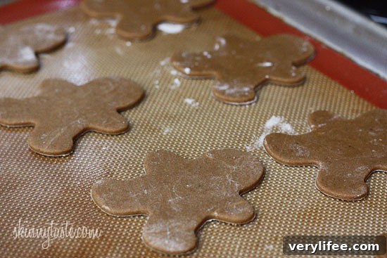 Classic Gingerbread Cookies: Soft, Spiced Holiday Treat 8 These holiday gingerbread cookies have less than half of the fat than most gingerbread cookies but the same great flavor and are super easy to make!