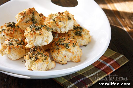 Buttery Rosemary Garlic Parmesan Biscuits Recipe 7 img 22051 7