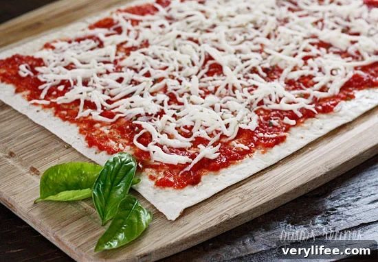Lavash Flatbread Pizzas: Quick Homemade Pizza Ideas 4 If you like thin crust pizza, you'll love these super easy Lavash flatbread pizzas! Kids love them and they take only minutes to prepare.