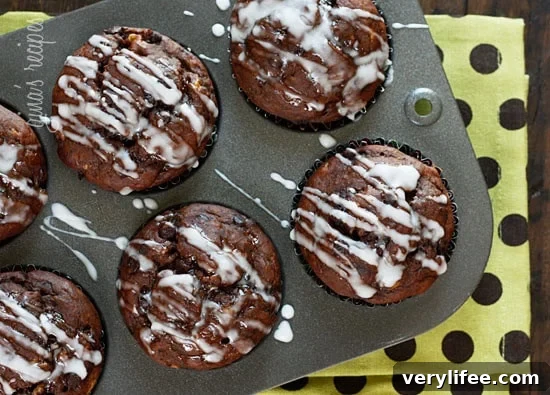 Any chocolate lovers out there? These double chocolate muffins made with bananas, chocolate chips and cocoa powder are moist and choco-licious! If you like the thought of eating chocolate for breakfast, then this is for you!