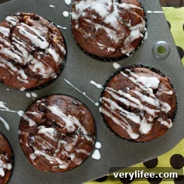 Any chocolate lovers out there? These double chocolate muffins made with bananas, chocolate chips and cocoa powder are moist and choco-licious! If you like the thought of eating chocolate for breakfast, then this is for you!