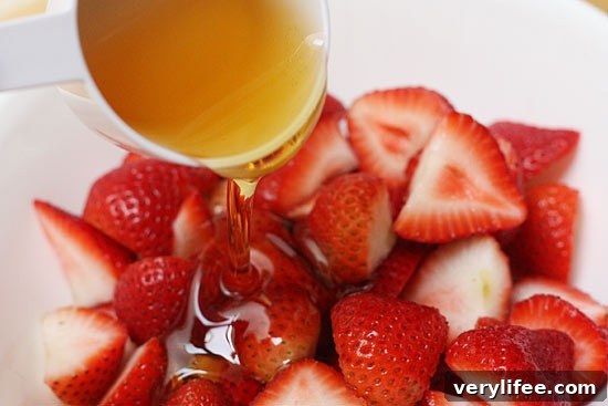 Low-Calorie Strawberry Fool Recipe 5 Strawberries cooking