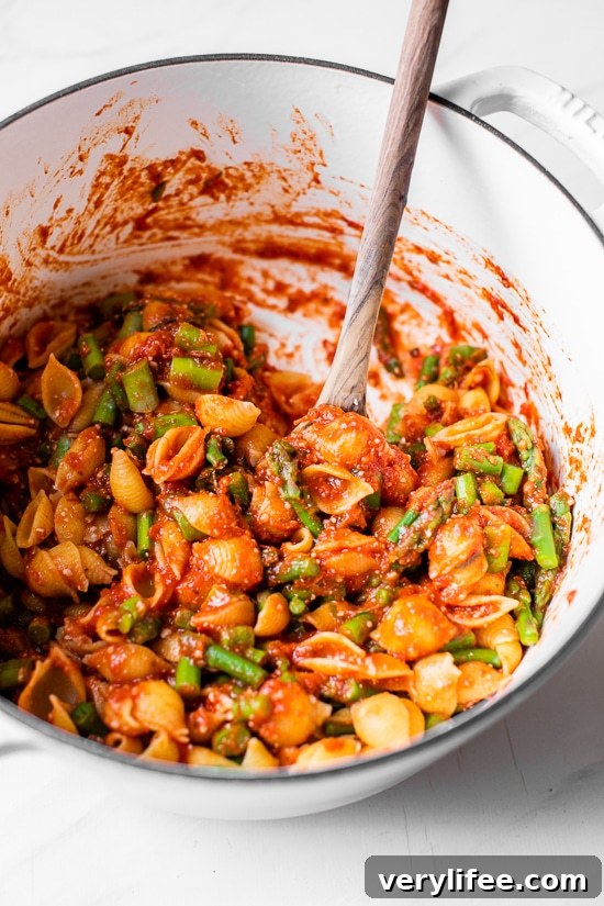 Asparagus Pasta with Marinara Sauce 5 Baby Pasta Shells with Asparagus and Marinara Sauce is a quick and easy 4-ingredient pasta dish, perfect for Spring. Ready in under 15 minutes and under ten dollars to make.