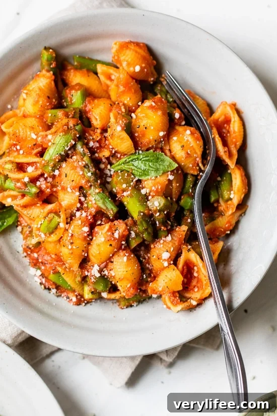 Asparagus Pasta with Marinara Sauce 7 Baby Pasta Shells with Asparagus and Marinara Sauce is a quick and easy 4-ingredient pasta dish, perfect for Spring. Ready in under 15 minutes and under ten dollars to make.