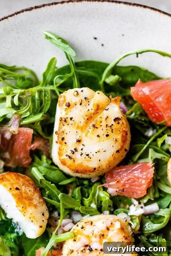 Seared Scallop and Grapefruit Salad with Arugula and Spinach 2 Seared Scallops, Grapefruit, Arugula and Spinach Salad