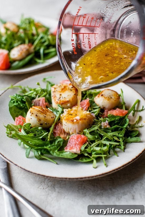 Seared Scallop and Grapefruit Salad with Arugula and Spinach 3 Seared Scallops, Grapefruit, Arugula and Spinach Salad