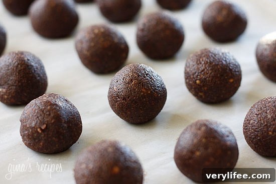 No-Bake Fudge Snowball Recipe 3 These No-Bake Fudge Snow Balls are made with dates, almonds and cocoa powder, no oil or butter, and no baking required!