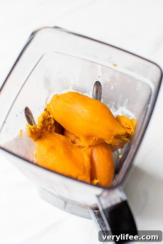 Blend sweet potatoes boiled sweet potatoes in a blender