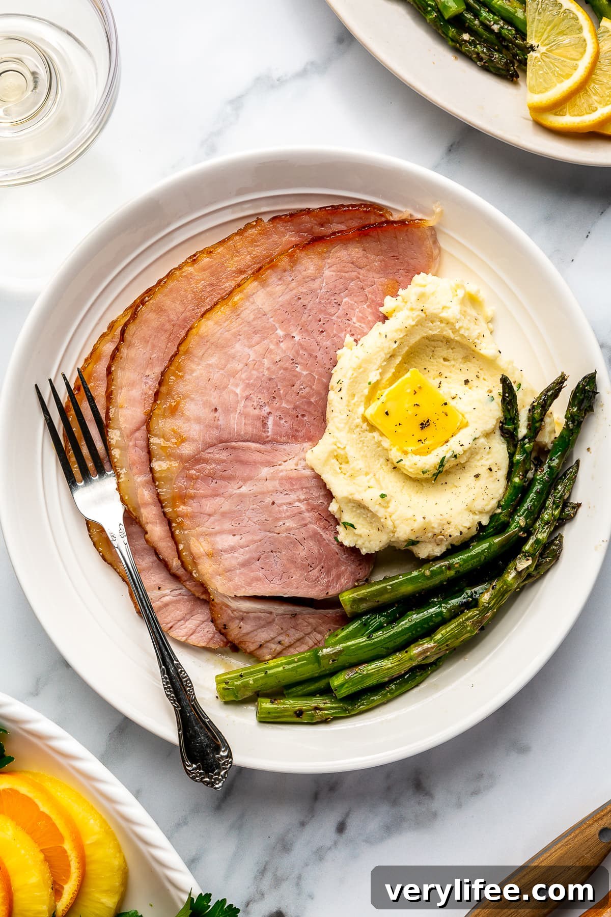 ham, mashed potatoes and asparagus