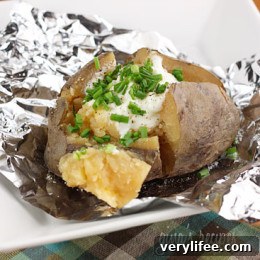 Crock Pot "Baked" Potatoes — This perfect way to make baked potatoes on a hot summer day without heating up the house.