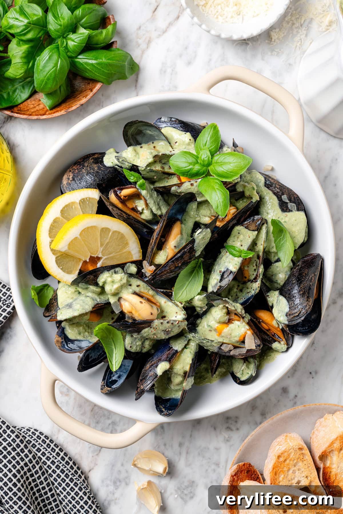 With tender mussels in cream sauce with Parmesan and basil, this recipe is perfect for special occasions, but easy enough for a weeknight! Mussels in cream sauce with basil and lemon.