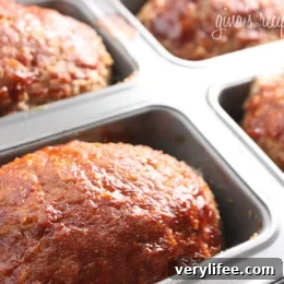 Petite turkey meatloaves