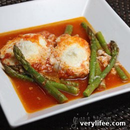 Eggs in Purgatory with asparagus