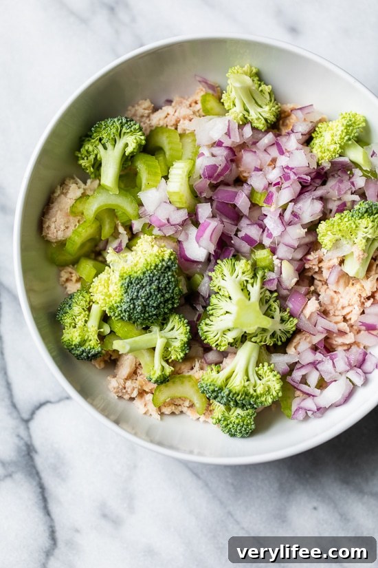 Tuna salad with broccoil