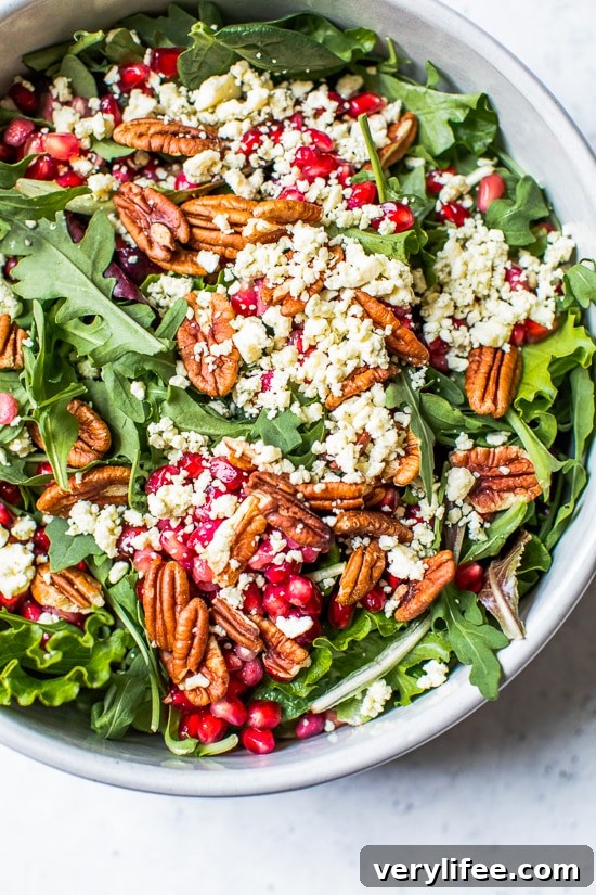 Baby Greens Salad with Pomegranate, Gorgonzola and Pecans 6 This beautiful, delicious fall or winter salad is made with mixed baby greens, pomegranate, gorgonzola and pecans with a pomegranate vinaigrette.