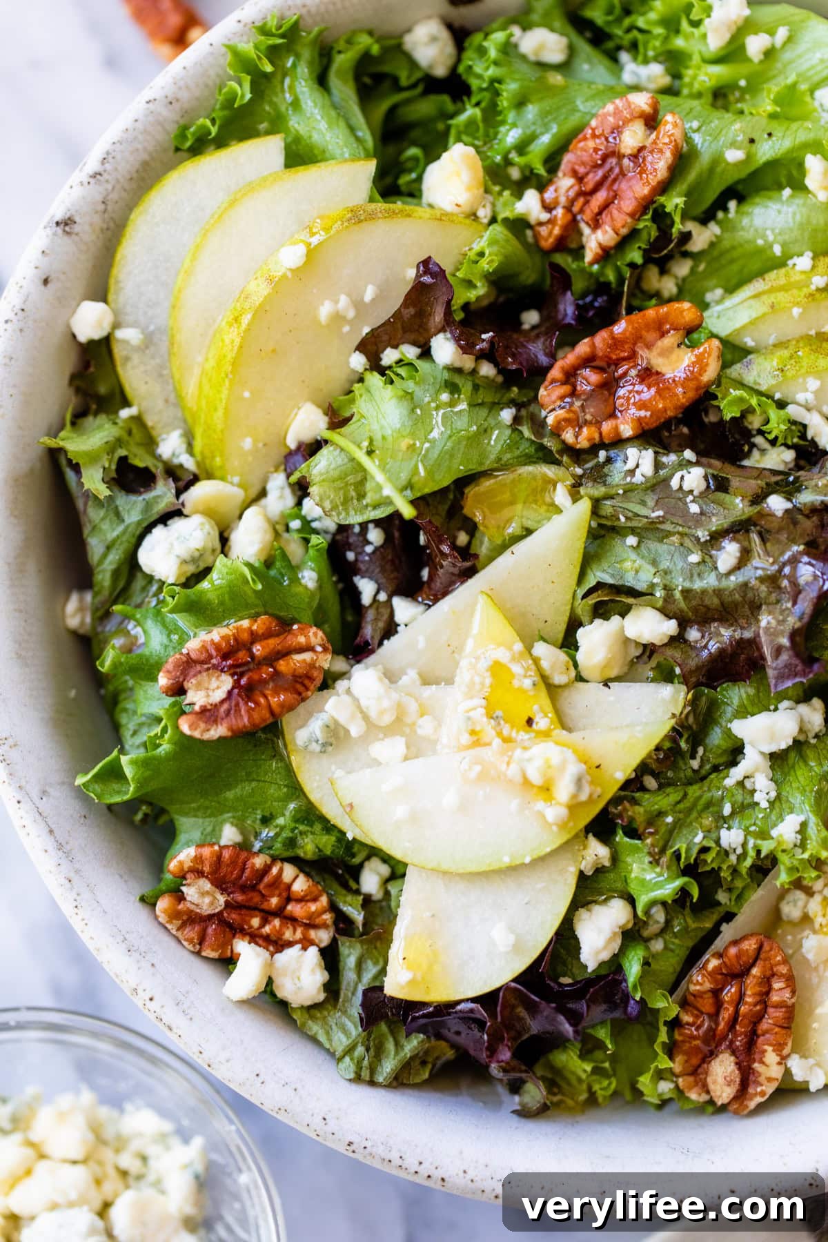 Autumn Salad with Pears and Gorgonzola