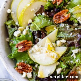 Autumn Salad with Pears and Gorgonzola
