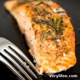 Broiled salmon with rosemary, lemon and garlic