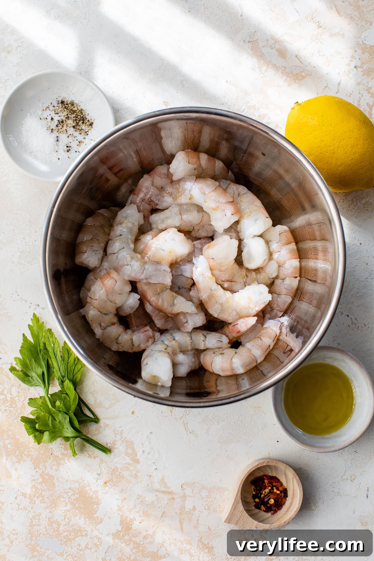Pan-Seared Shrimp with Garlic Butter and Lemon 5 shrimp, lemon, parsley and oil