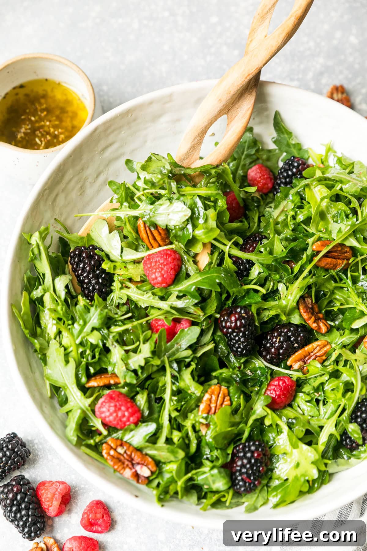 Salad with Berries and Pecans
