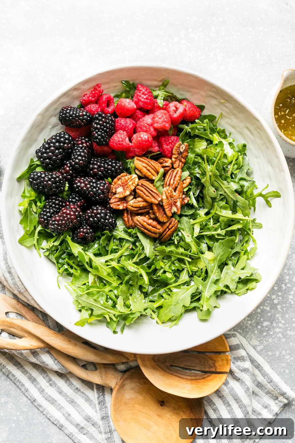 Salad with Berries and Pecans