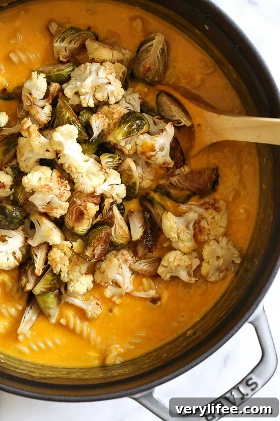 Creamy Pumpkin Mac and Cheese with Roasted Vegetables 4 Pumpkin Mac and Cheese with Roasted Veggies close-up