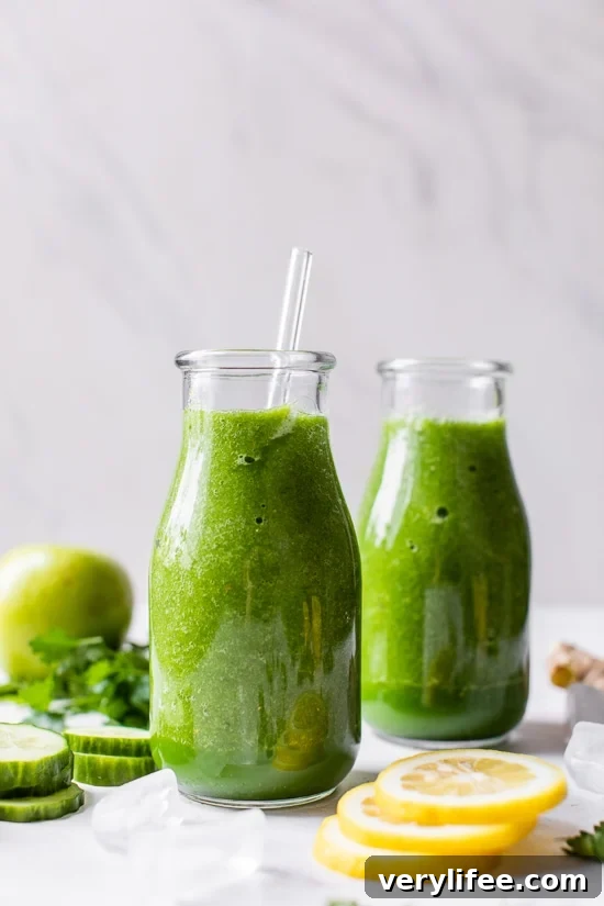 Refreshing Green Apple, Cucumber and Ginger Smoothie with Lemon 5 Green Apple Lemon Cucumber Ginger Smoothie close-up