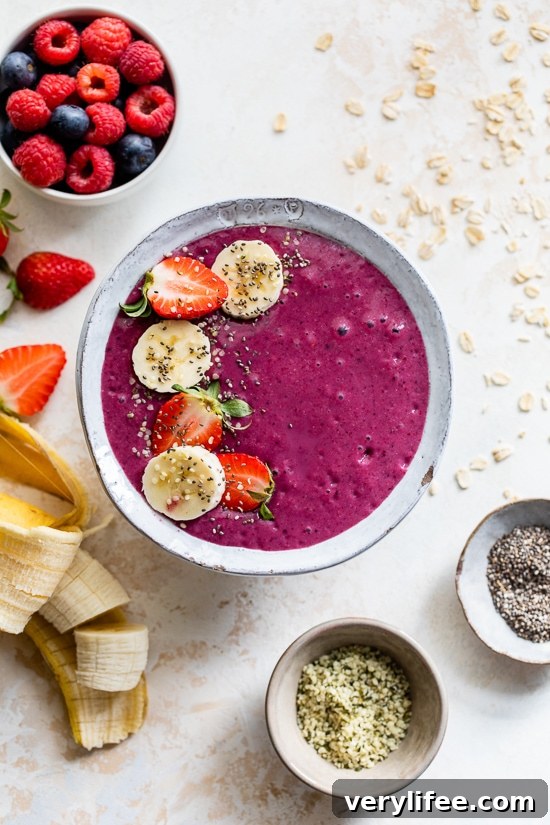 Oatmeal Berry Smoothie Bowl