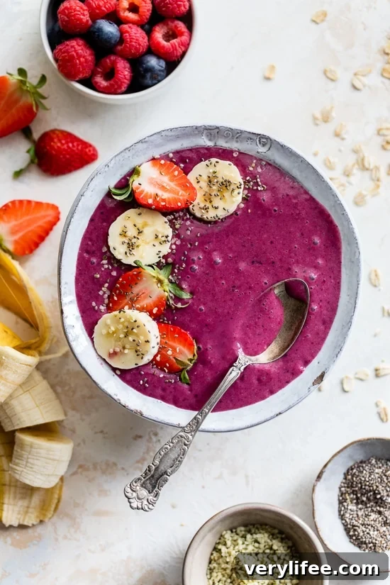 Oatmeal Berry Smoothie Bowl