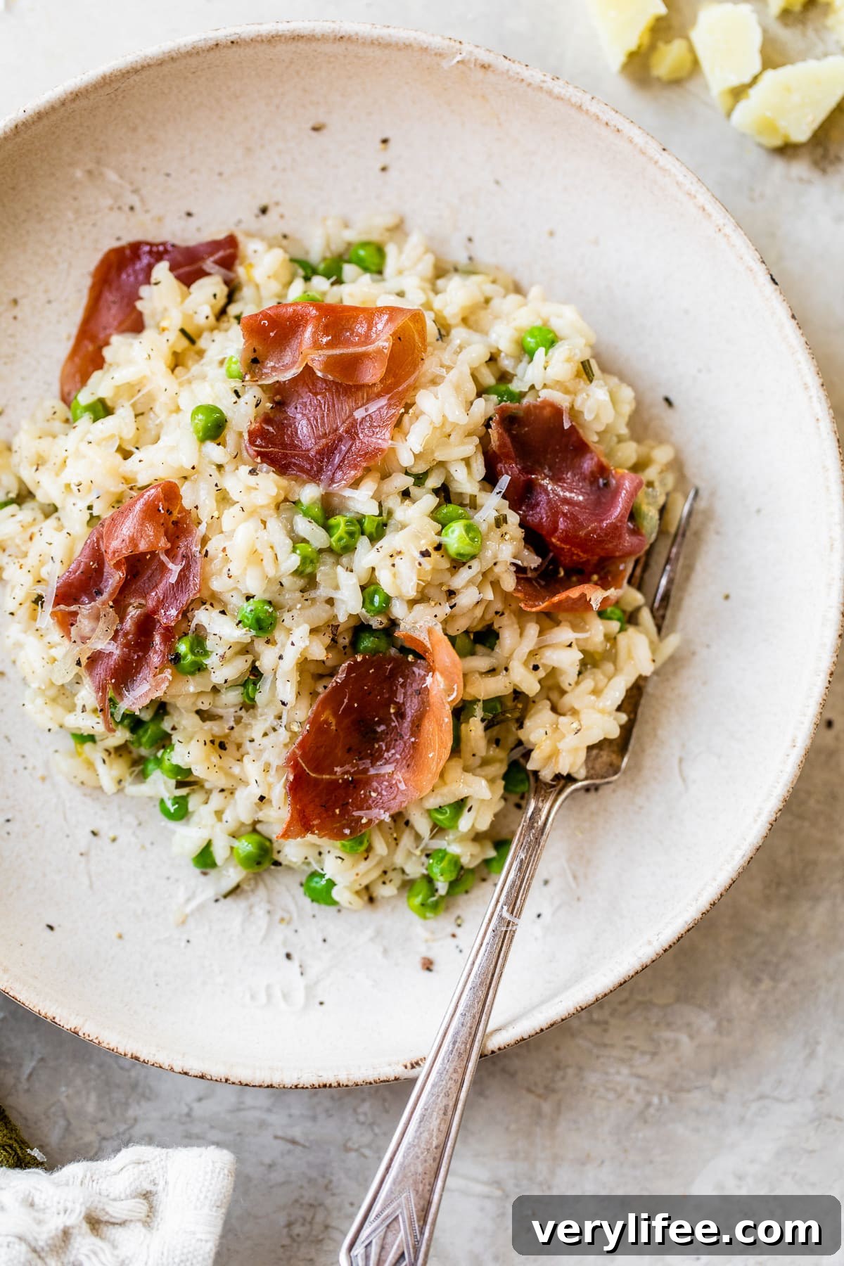 Risotto with prosciutto and peas in a bowl