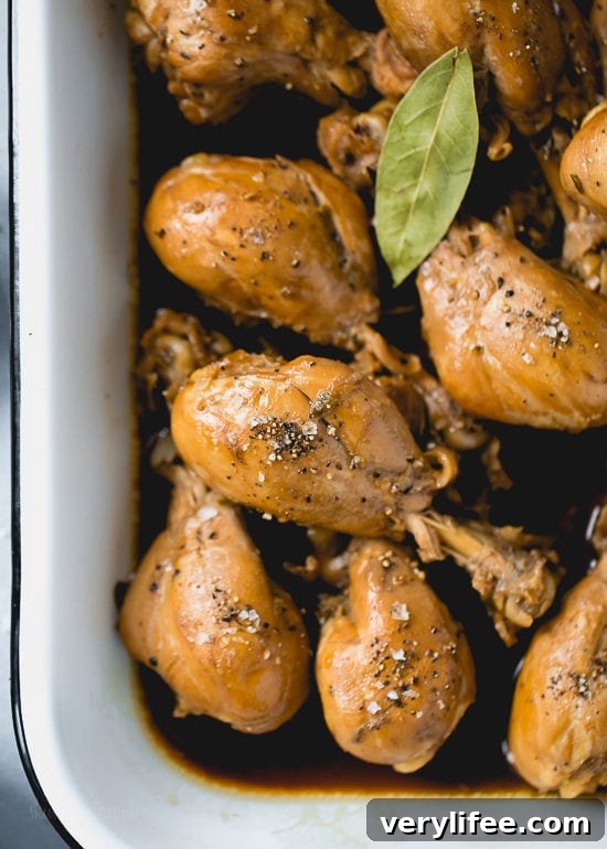 Chicken braised in vinegar and soy sauce.